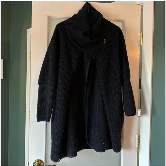 Long navy 80% wool Scandinavian style sweater - Picture 1 of 7
